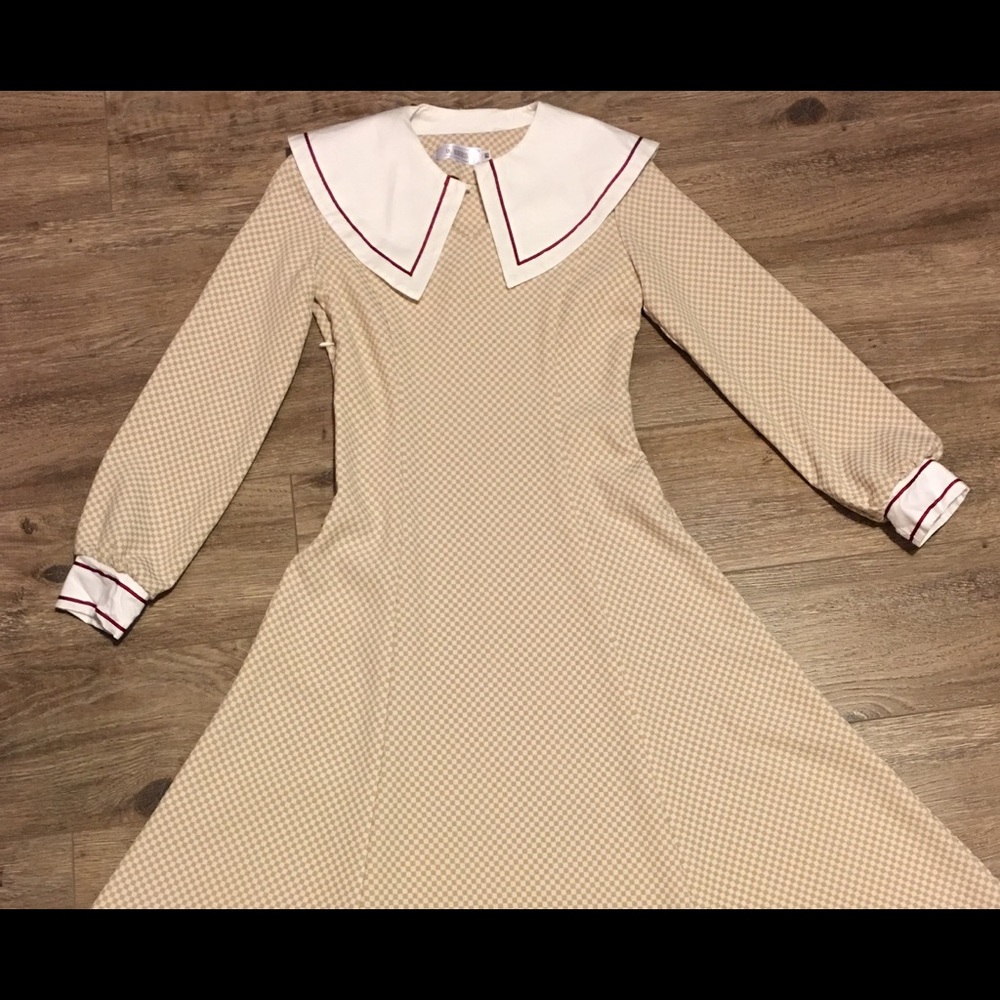 Recoverable collar dress